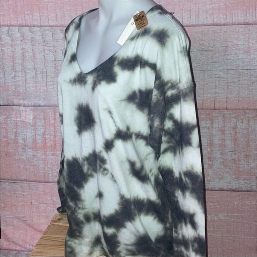 PINK brand black and white tie dye long sleeve V neck